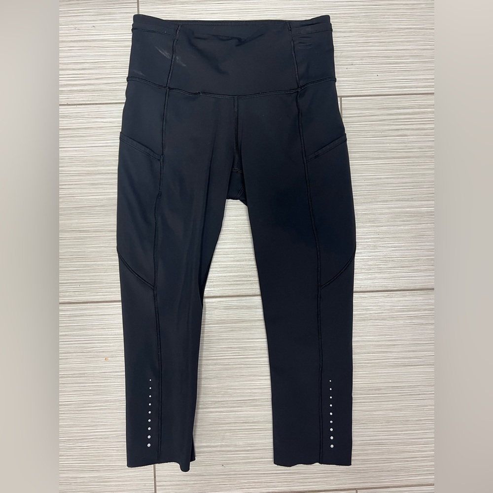 Lululemon Women’s Black Cropped Leggings Size 4